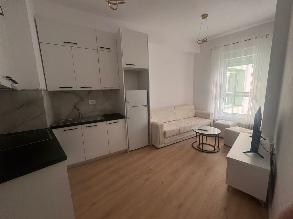 Tirane, jepet me qera apartament 1+1+Ballkon Kati 7, 55 m² 420 € 