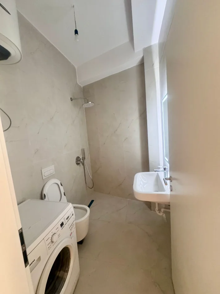 Tirane, jepet me qera apartament 1+1+Ballkon Kati 7, 55 m² 420 € 