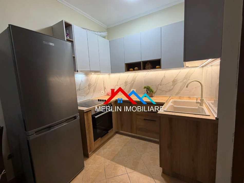 Tirane, jepet me qera apartament 1+1+Ballkon Kati 4, 60 m² 495 € (RRUGA FERIT XHAJKO)