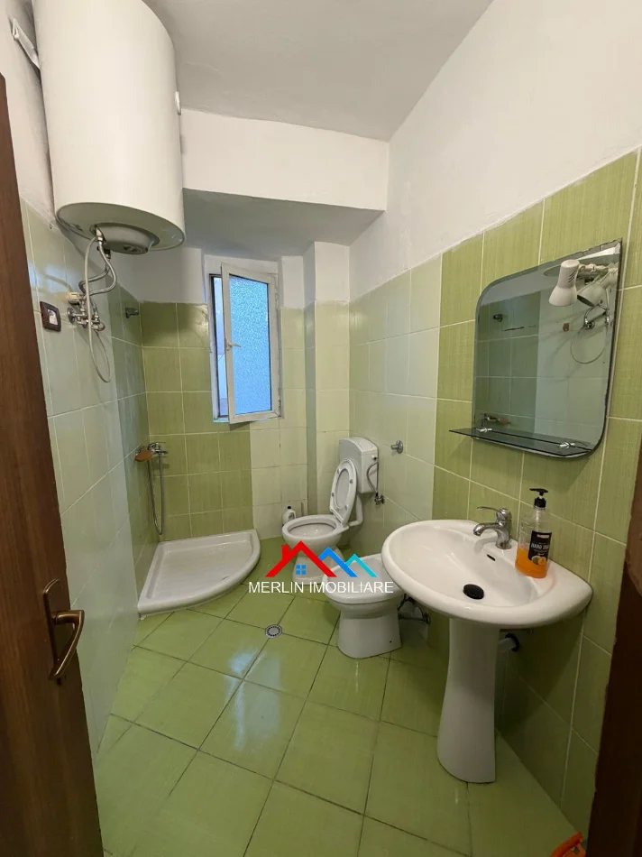 Tirane, jepet me qera apartament 1+1+Ballkon Kati 4, 60 m² 495 € (RRUGA FERIT XHAJKO)