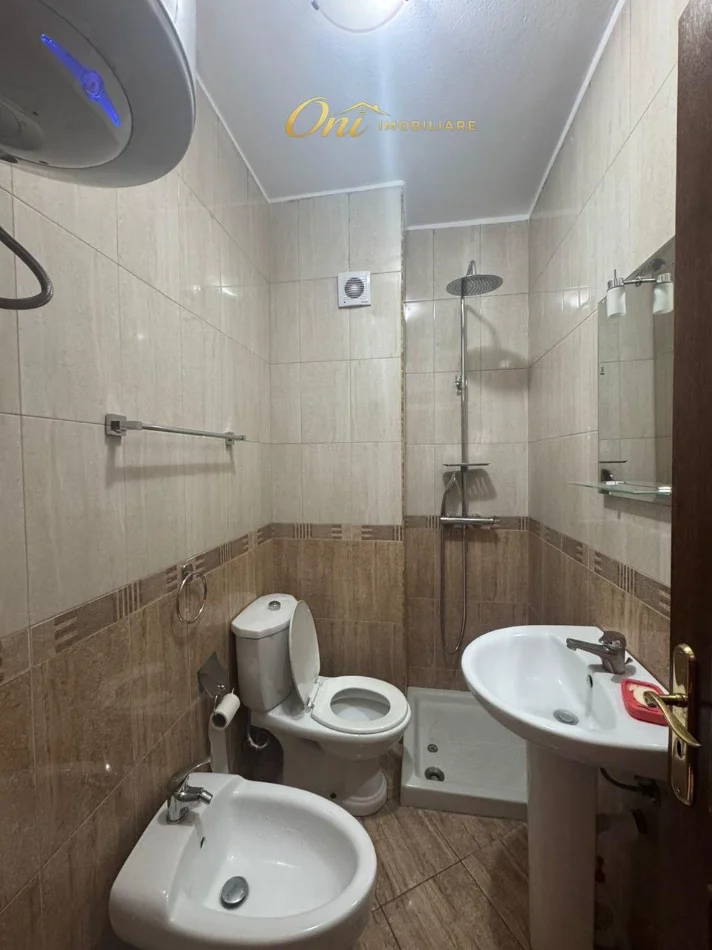 Tirane, jepet me qera garsonier Kati 3, 35 m² 400 € (MINISTRIA E JASHTME)