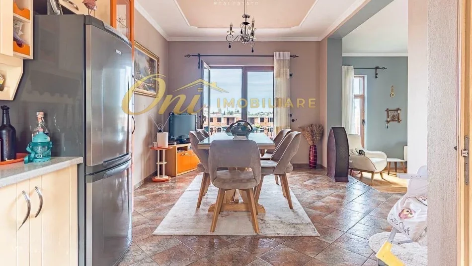 Tirane, jepet me qera Vile 3 Katshe Kati 3, 300 m² 2.200 € (SHKOZE)