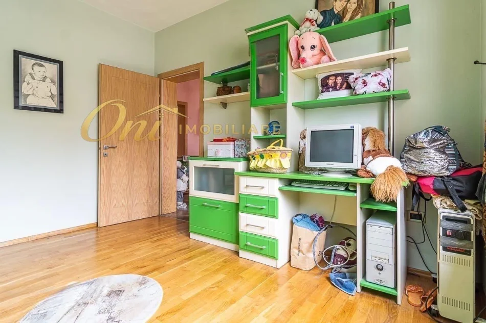 Tirane, jepet me qera Vile 3 Katshe Kati 3, 300 m² 2.200 € (SHKOZE)