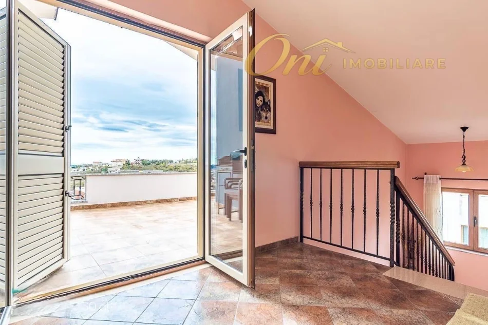 Tirane, jepet me qera Vile 3 Katshe Kati 3, 300 m² 2.200 € (SHKOZE)