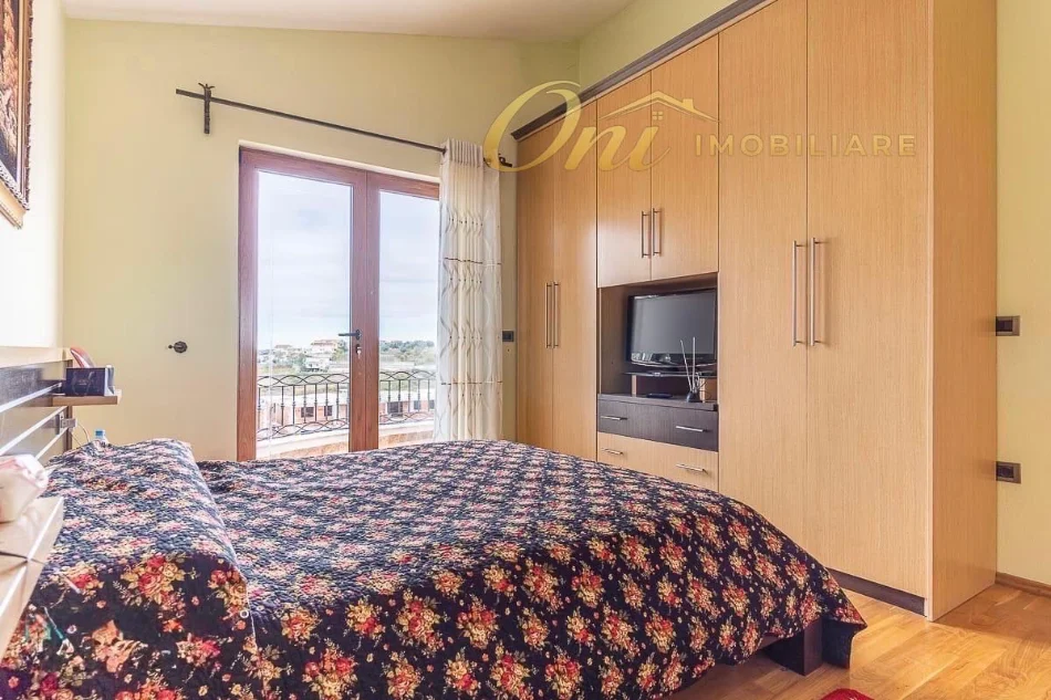 Tirane, jepet me qera Vile 3 Katshe Kati 3, 300 m² 2.200 € (SHKOZE)