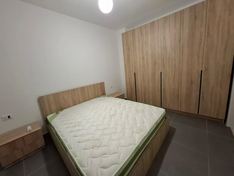 Tirane, jepet me qera apartament 2+1+Ballkon , 85 m² 500 € (5 MAJ)