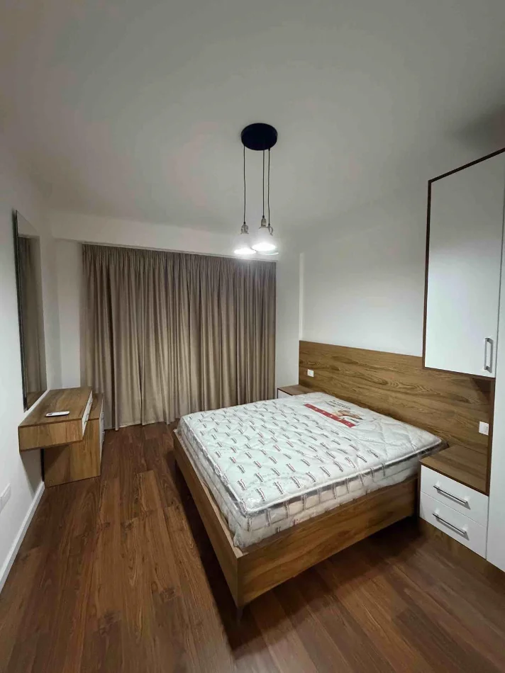 Tirane, jepet me qera apartament 1+1 Kati 5, 70 m² 490 € (URBAN GATE)