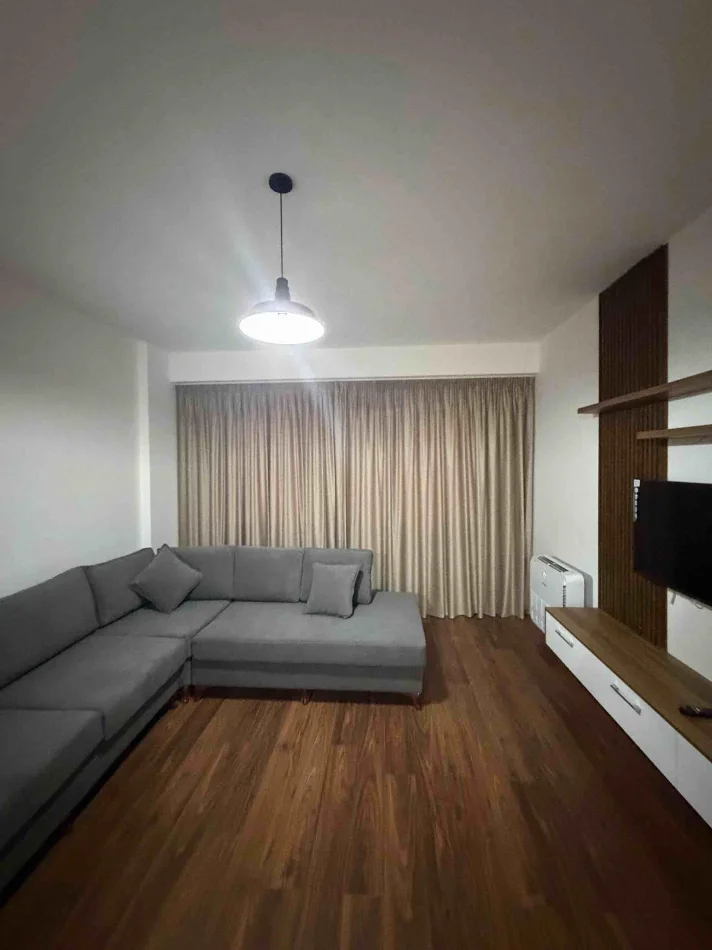 Tirane, jepet me qera apartament 1+1 Kati 5, 70 m² 490 € (URBAN GATE)