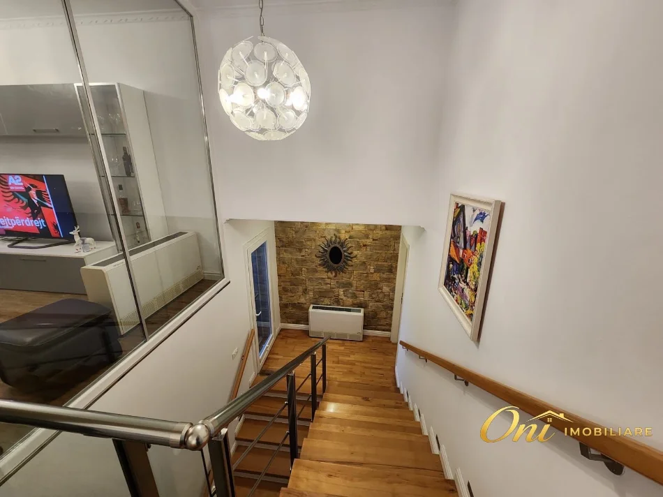 Tirane, jepet me qera Vile 2 Katshe , 225 m² 2.000 € (REZIDENCA LONG HILL)