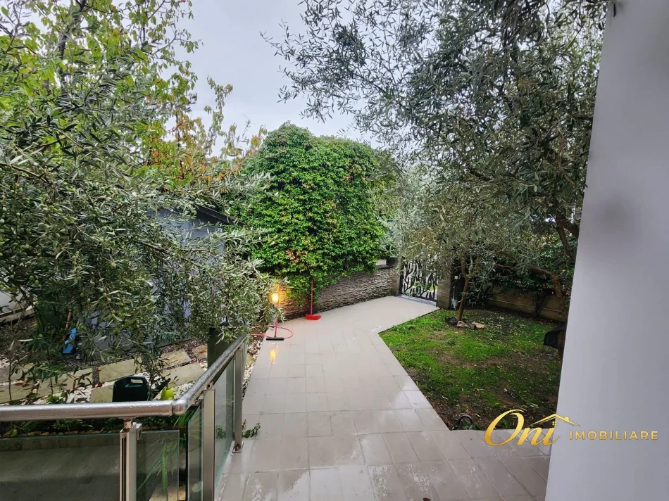 Tirane, jepet me qera Vile 2 Katshe , 225 m² 2.000 € (REZIDENCA LONG HILL)