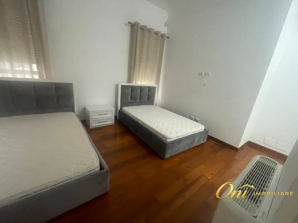 Tirane, jepet me qera Vile 2 Katshe Kati 2, 225 m² 4.500 € (PRANE TEG)