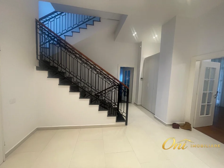 Tirane, jepet me qera Vile 2 Katshe Kati 2, 225 m² 4.500 € (PRANE TEG)