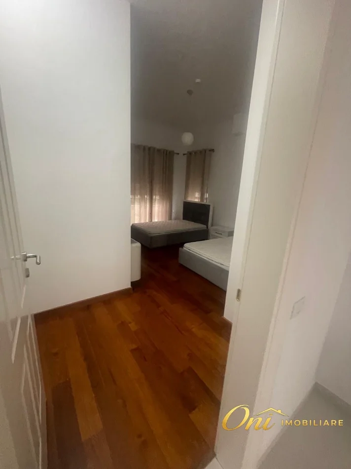 Tirane, jepet me qera Vile 2 Katshe Kati 2, 225 m² 4.500 € (PRANE TEG)