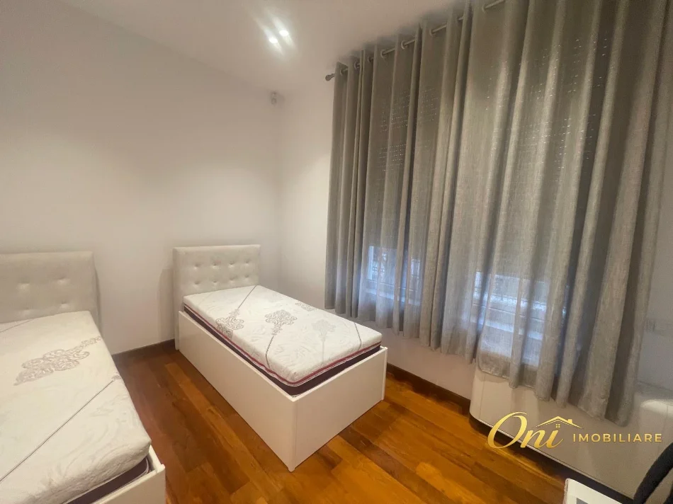 Tirane, jepet me qera Vile 2 Katshe Kati 2, 225 m² 4.500 € (PRANE TEG)