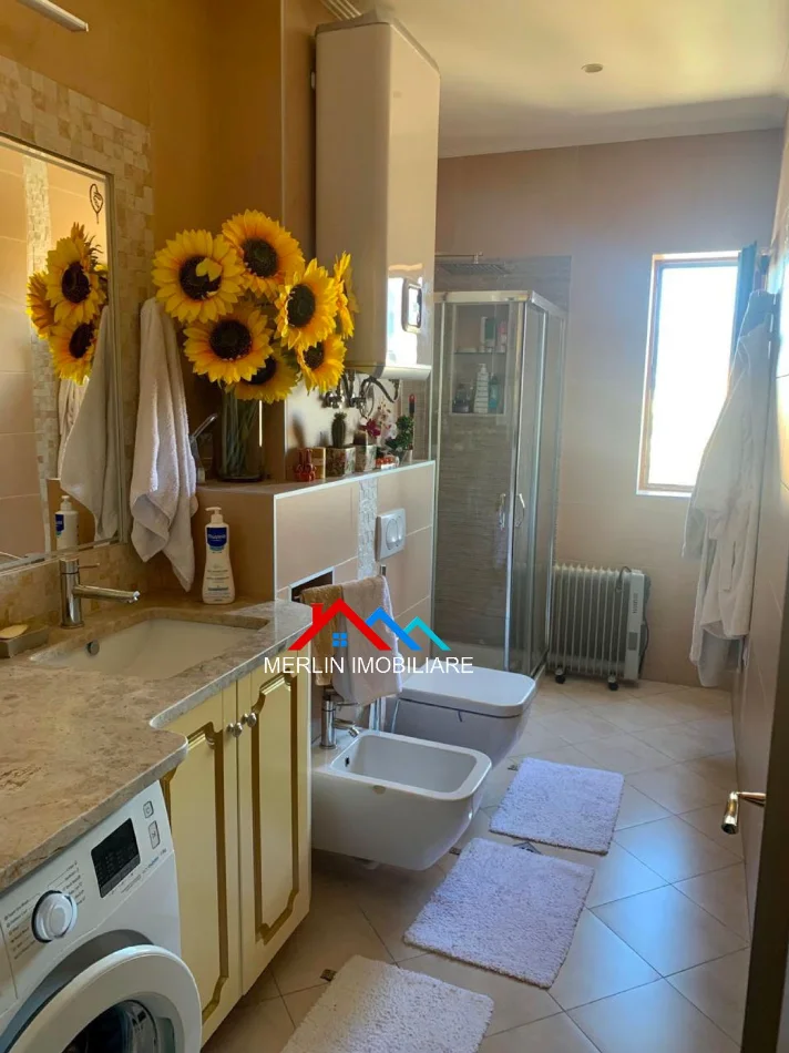 Tirane, jepet me qera apartament 1+1+Ballkon Kati 9, 76 m² 700 € (RRUGA OSMAN MYDERIZI,KOMUNA E PARISIT)