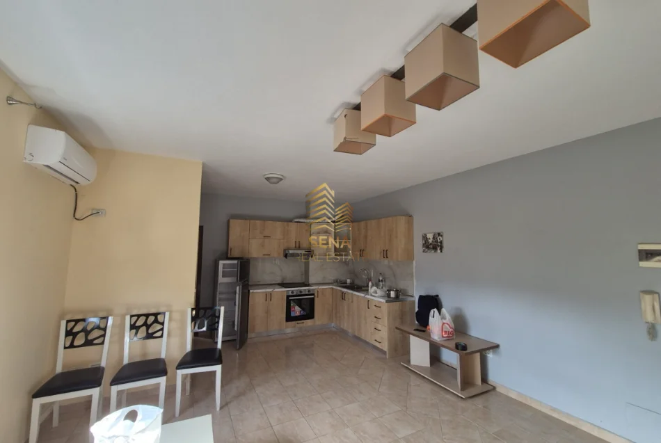 Tirane, jepet me qera ambjent biznesi Kati 7, 80 m² 550 € (Brryli)