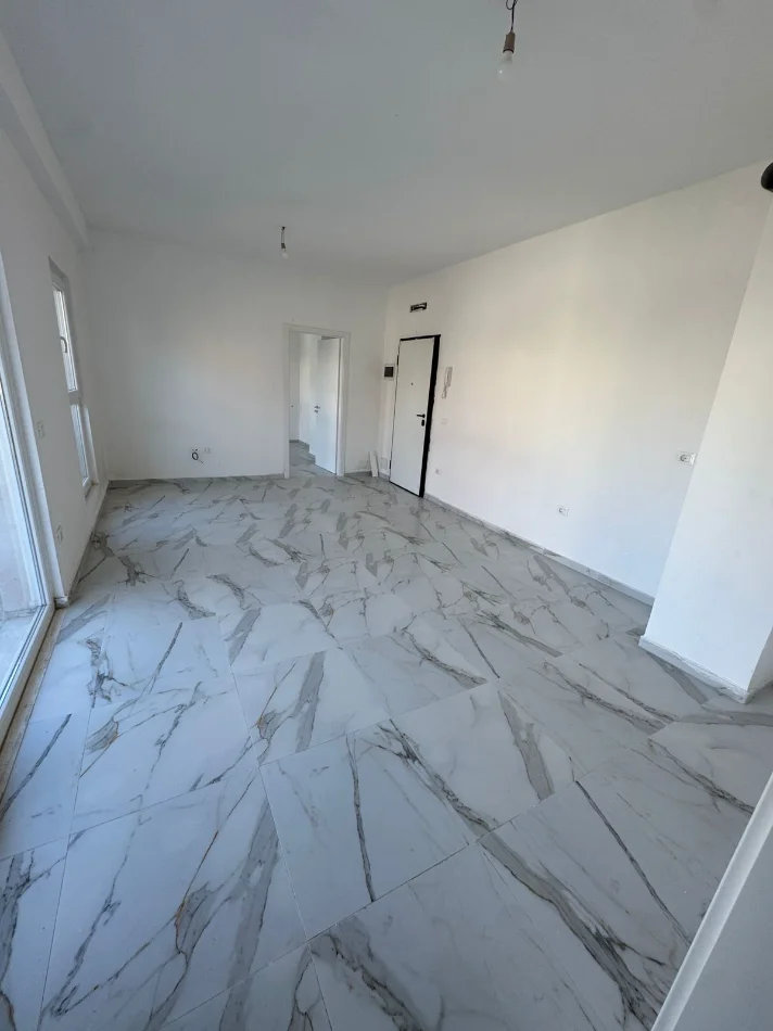 Tirane, jepet me qera apartament 1+1 Kati 1, 64 m² 500 € (Rruga Dritan Hoxha)