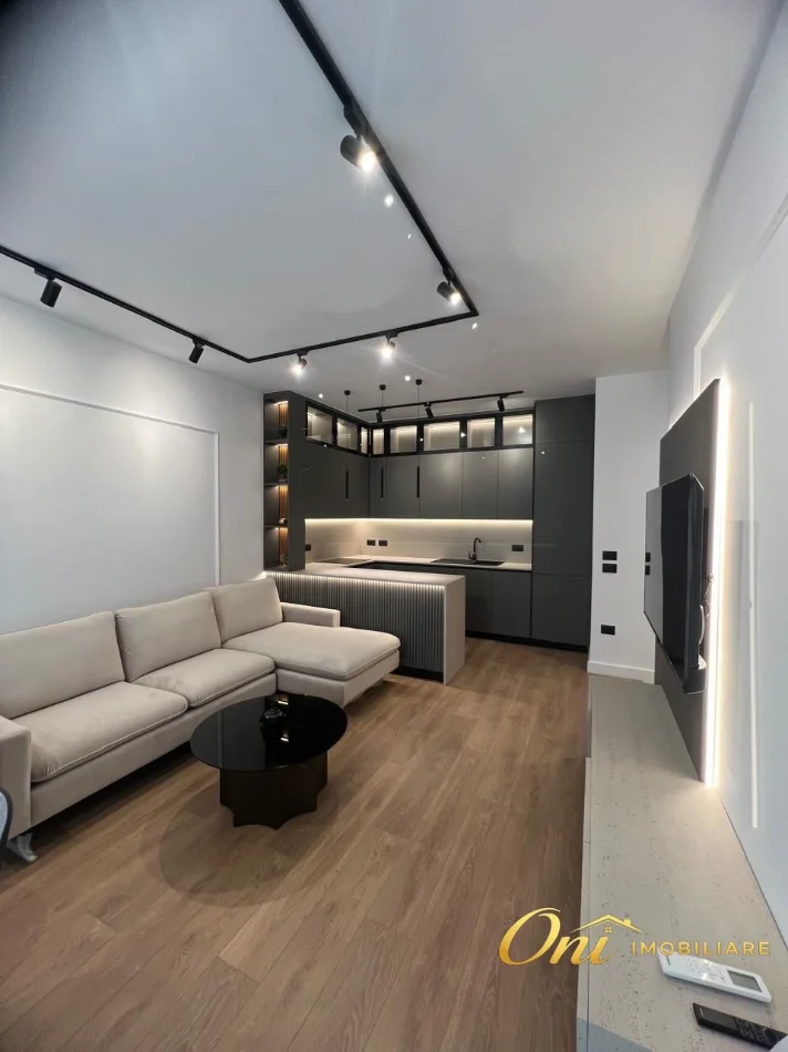 Tirane, jepet me qera apartament 2+1+POST PARKIMI  Kati 7, 90 m² 1.000 € (PERBALL ME UET)