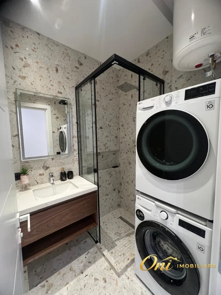 Tirane, jepet me qera apartament 2+1+POST PARKIMI  Kati 7, 90 m² 1.000 € (PERBALL ME UET)