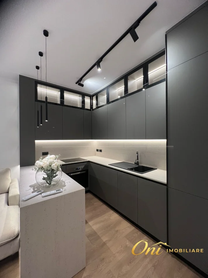Tirane, jepet me qera apartament 2+1+POST PARKIMI  Kati 7, 90 m² 1.000 € (PERBALL ME UET)