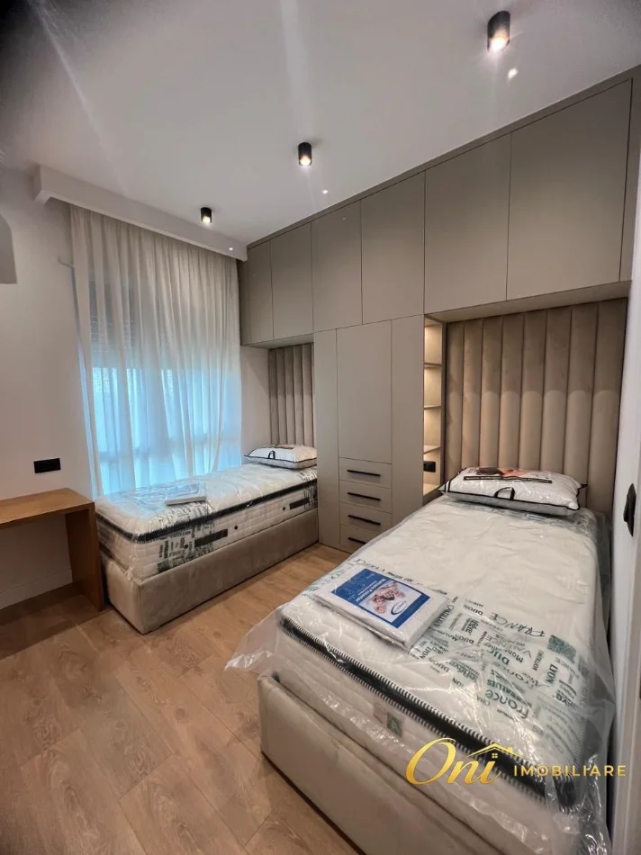 Tirane, jepet me qera apartament 2+1+POST PARKIMI  Kati 7, 90 m² 1.000 € (PERBALL ME UET)