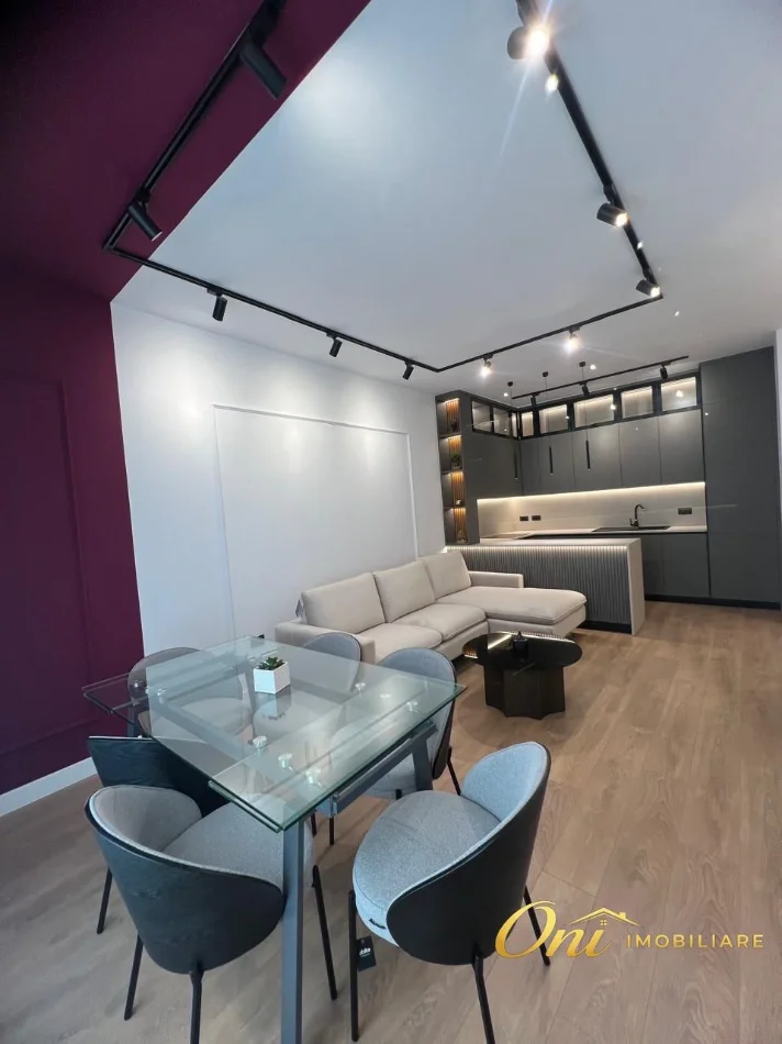 Tirane, jepet me qera apartament 2+1+POST PARKIMI  Kati 7, 90 m² 1.000 € (PERBALL ME UET)