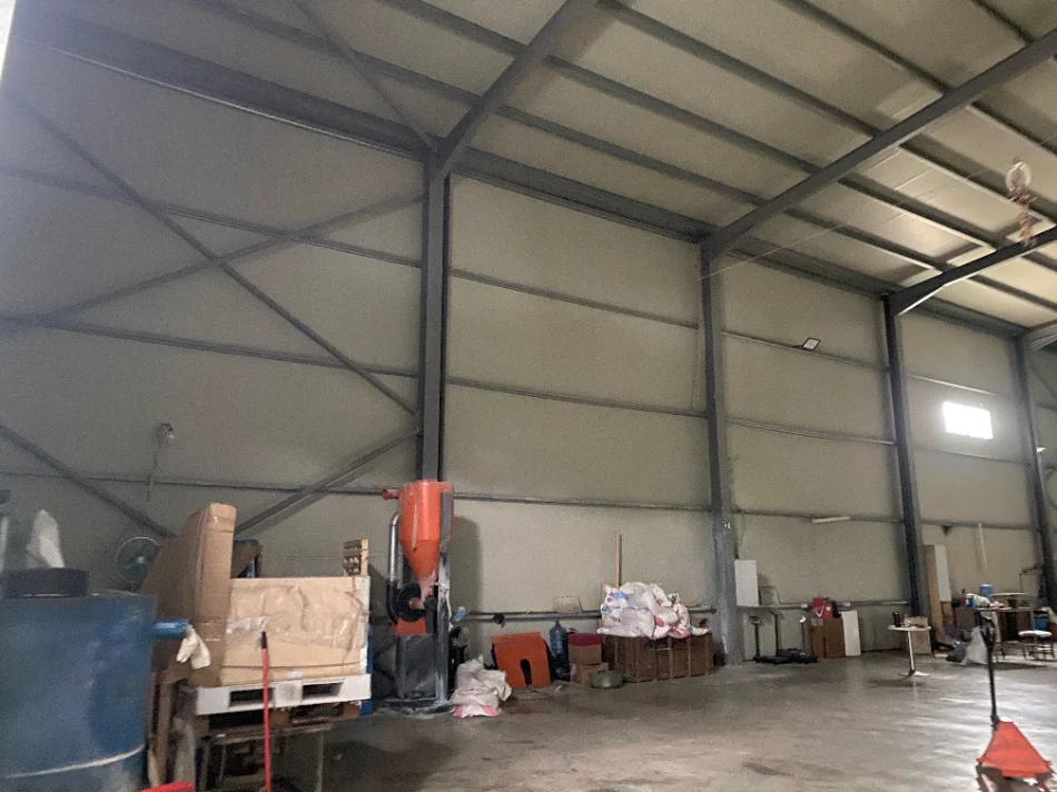 Tirane, jepet me qera magazine Kati 0, 510 m² 2.000 € (vore)