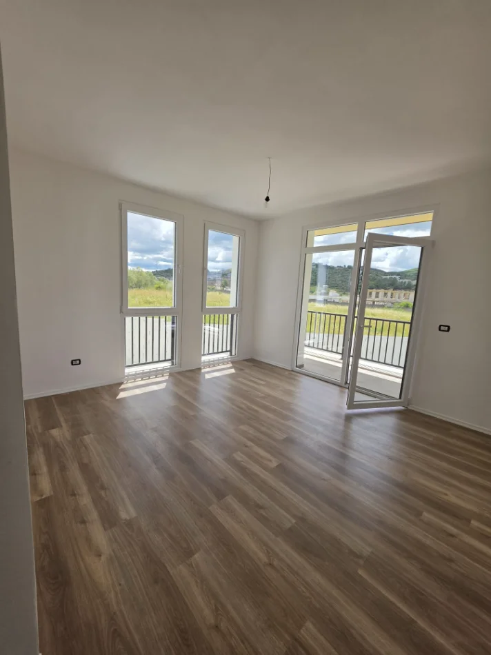 Tirane, shitet apartament 2+1+Ballkon Kati 1, 80 m² (Mjull_Bathore)