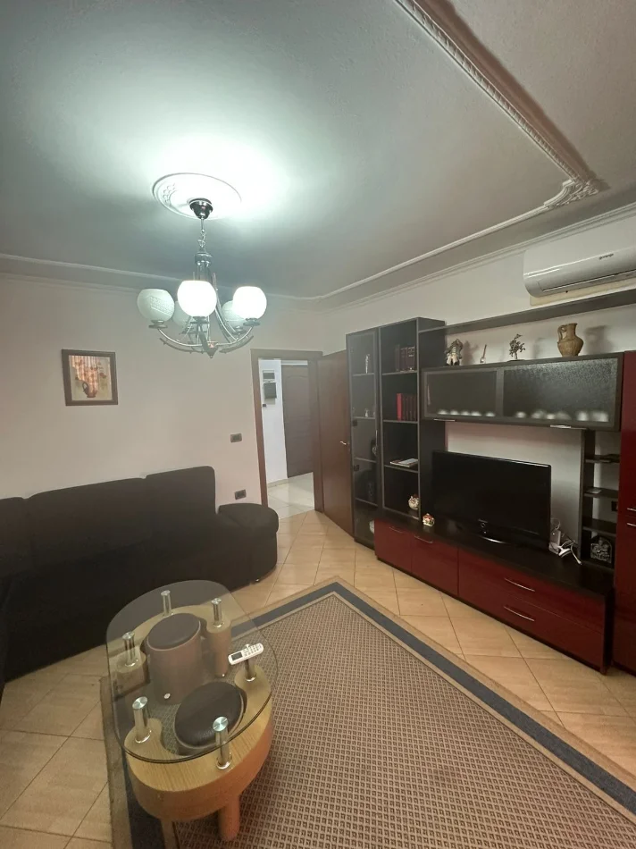 Tirane, jepet me qera apartament 2+1+Aneks Kati 3, 70 m² 450 € 