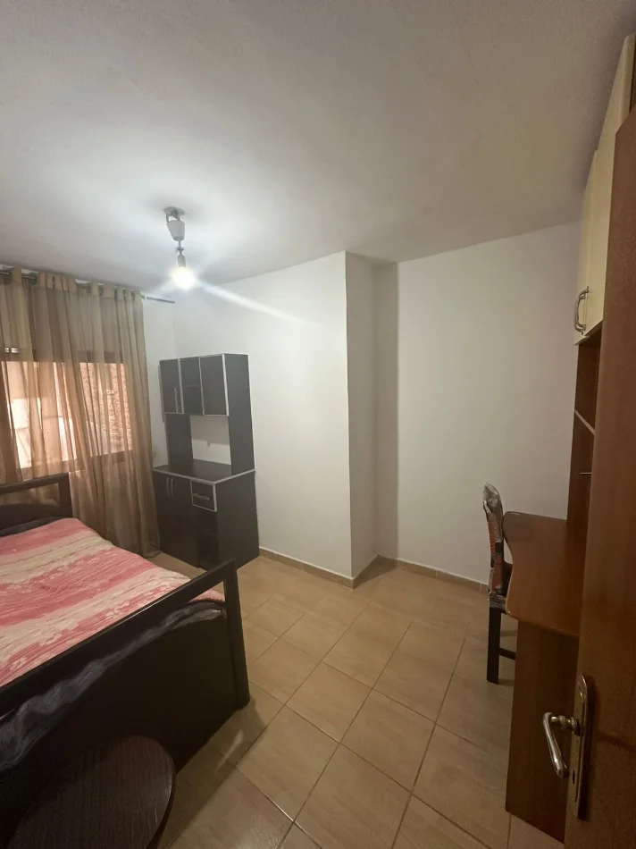Tirane, jepet me qera apartament 2+1+Aneks Kati 3, 70 m² 450 € 