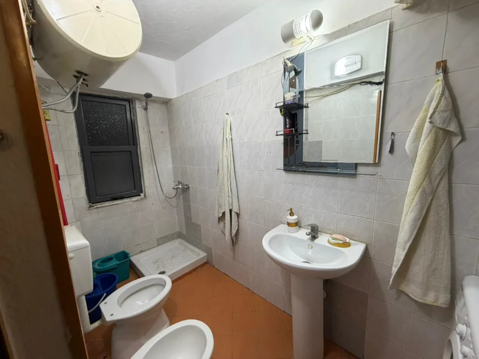 Durres, shitet apartament 1+1+Ballkon Kati 5, 50 m² 60.000 € (Spitali Amerikan)
