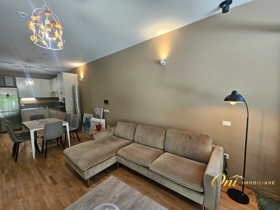 Tirane, jepet me qera apartament 2+1 Kati 1, 100 m² 1.000 € (SECRET GARDEN REZIDENCE)