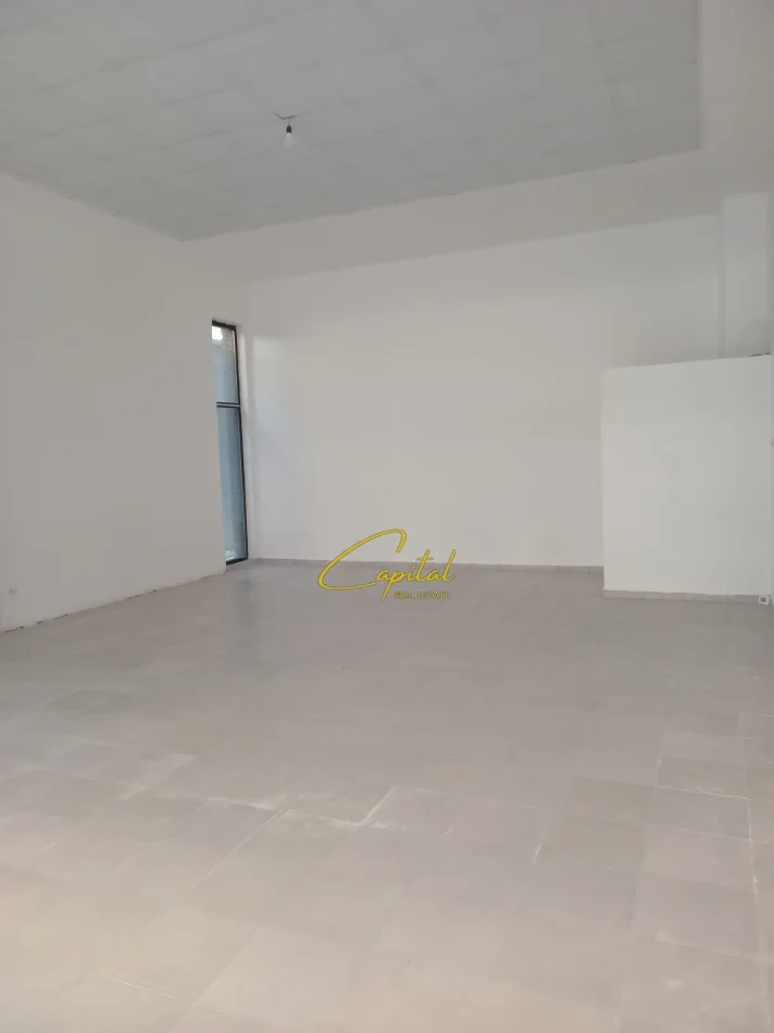 Tirane, jepet me qera ambjent biznesi Kati 0, 90 m² 500 € (XHAMLLIKU)