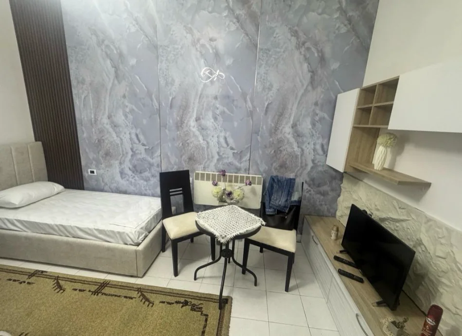 Tirane, jepet me qera garsoniere Kati 1, 25 m² 350 mije leke