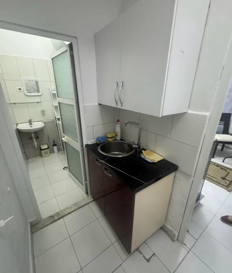 Tirane, jepet me qera garsoniere Kati 1, 25 m² 350 mije leke