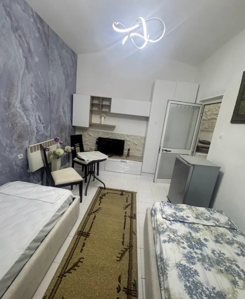 Tirane, jepet me qera garsoniere Kati 1, 25 m² 350 mije leke