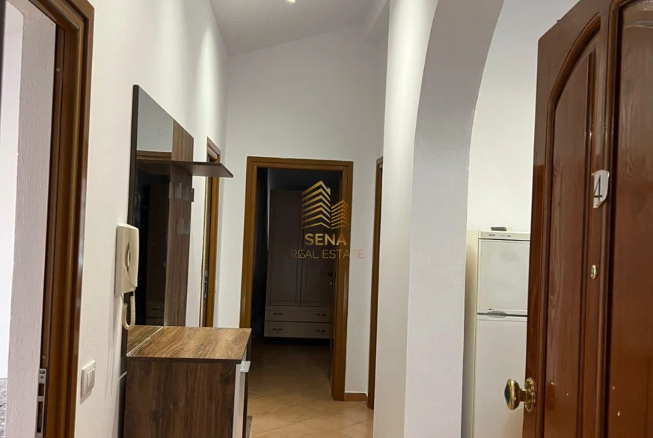 Tirane, jepet me qera apartament 3+1+Ballkon Kati 4, 100 m² 500 € (Selite)