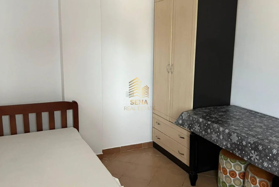 Tirane, jepet me qera apartament 3+1+Ballkon Kati 4, 100 m² 500 € (Selite)