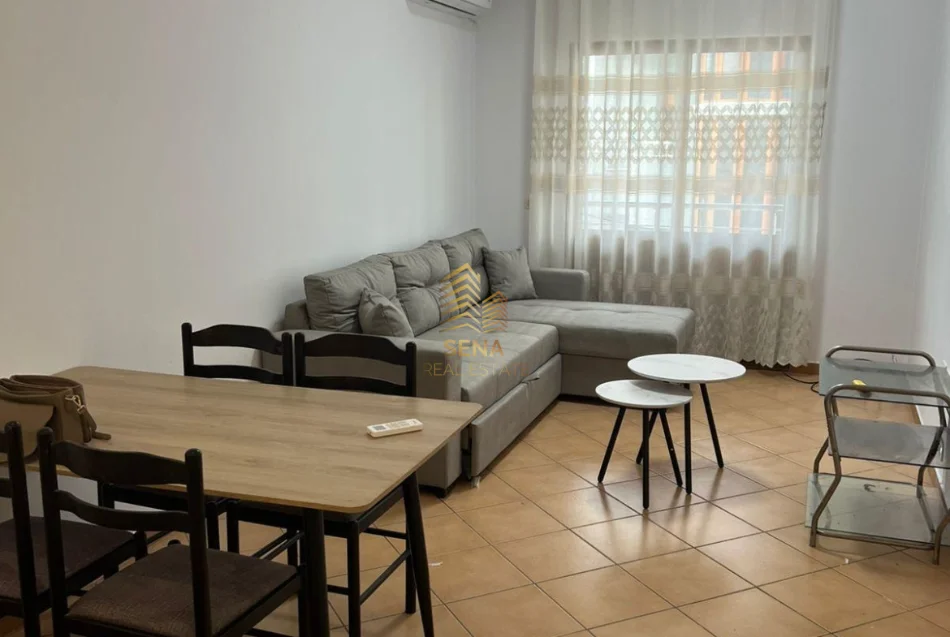 Tirane, jepet me qera apartament 3+1+Ballkon Kati 4, 100 m² 500 € (Selite)