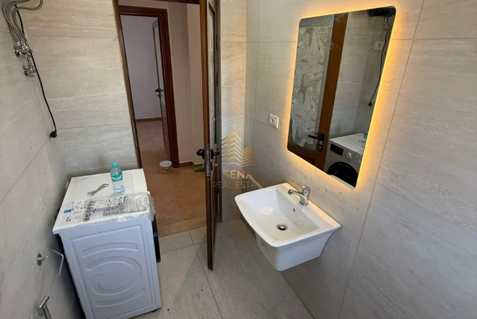Tirane, jepet me qera apartament 3+1+Ballkon Kati 4, 100 m² 500 € (Selite)