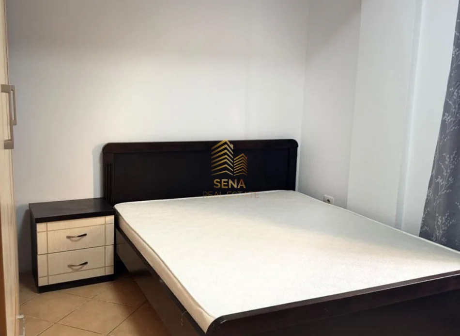 Tirane, jepet me qera apartament 3+1+Ballkon Kati 4, 100 m² 500 € (Selite)