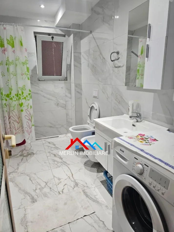 Tirane, jepet me qera apartament 3+1+Ballkon Kati 4, 90 m² 630 € (BULEVARDI ZOGU I PARE)