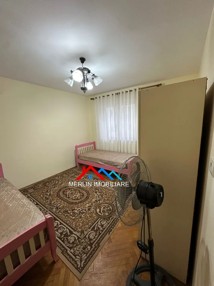 Tirane, jepet me qera apartament 3+1+Ballkon Kati 4, 90 m² 630 € (BULEVARDI ZOGU I PARE)