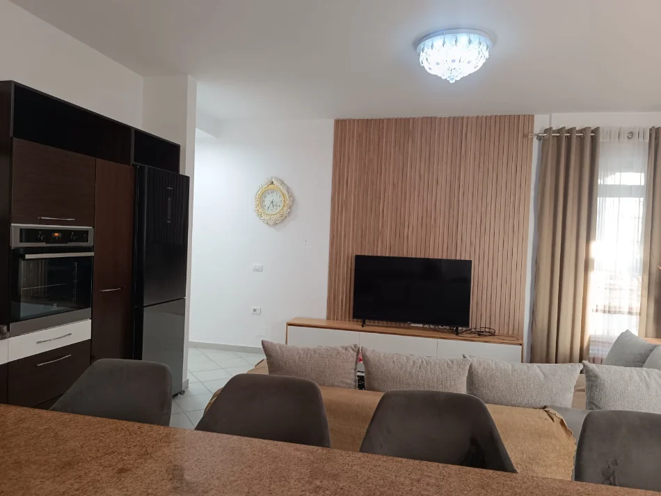 Vlore, jap me qera apartament 3+1+Aneks+Ballkon Kati 4, 120 m 600 EURO /muaji