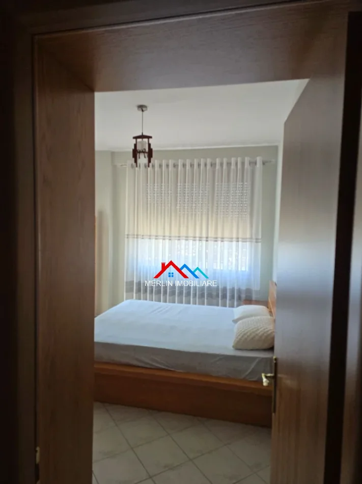 Tirane, jepet me qera apartament 2+1+Ballkon Kati 8, 79 m² 680 € (RRUGA FORTUZI)