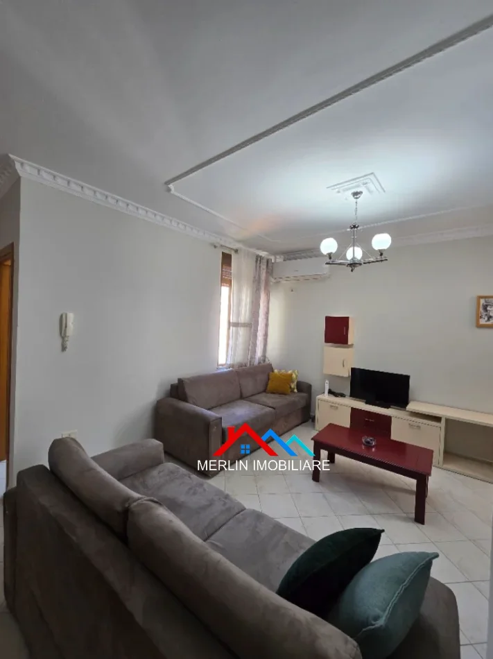 Tirane, jepet me qera apartament 2+1+Ballkon Kati 8, 79 m² 680 € (RRUGA FORTUZI)