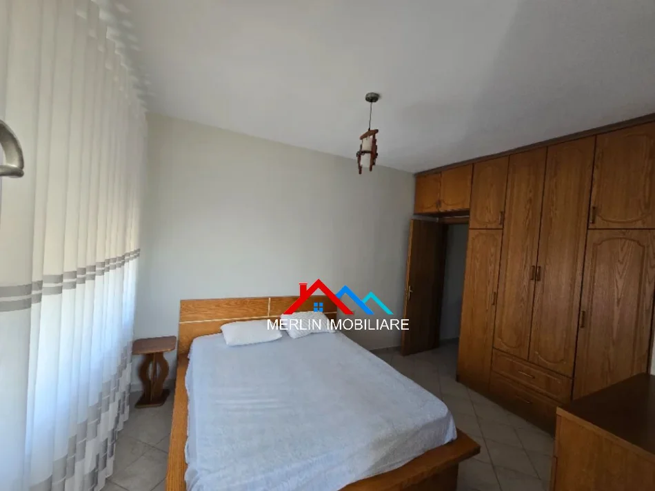 Tirane, jepet me qera apartament 2+1+Ballkon Kati 8, 79 m² 680 € (RRUGA FORTUZI)