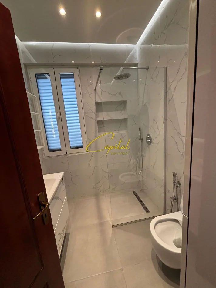 Tirane, jepet me qera apartament 3+1 Kati 2, 150 m² 1.100 € (RRUGA E KAVAJES)