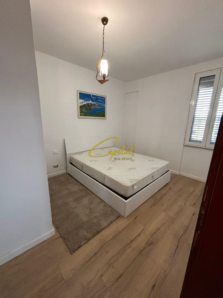 Tirane, jepet me qera apartament 3+1 Kati 2, 150 m² 1.100 € (RRUGA E KAVAJES)