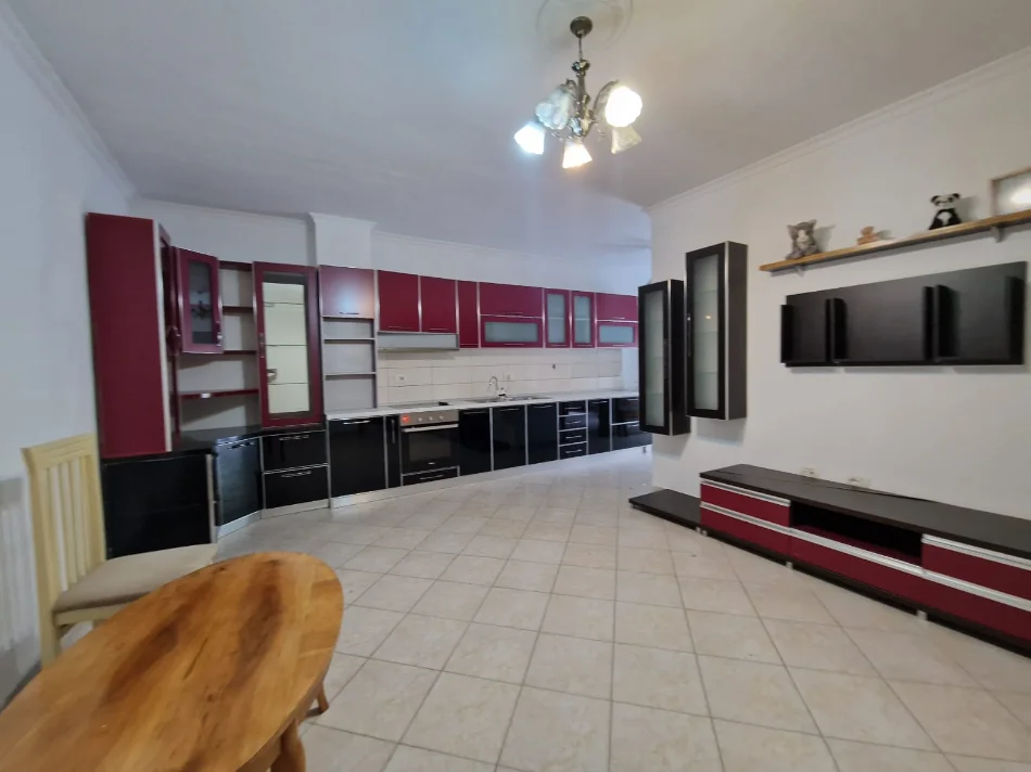 Tirane, shitet apartament 2+1 Kati 1, 93 m² 145.000 € (Astir)